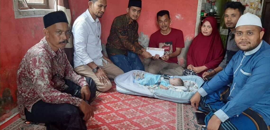 Gerakan Ormas Paya Bakong (GO_PB), Serahkan Bantuan Kepada Penderita Penyakit Bocor Jantung